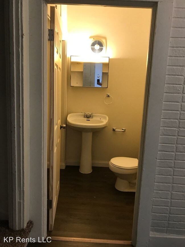 Building Photo - 5 br, 2 bath Apartment - 401 N Elm Ave