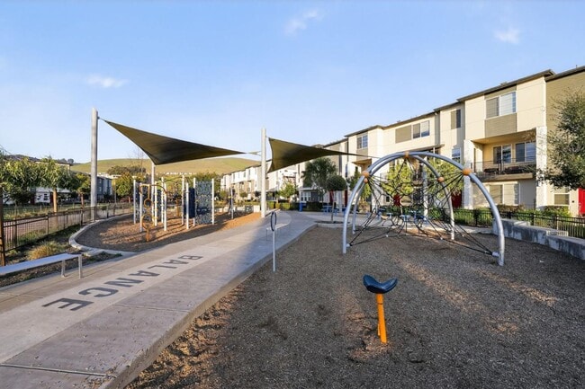 Building Photo - 392 Line St