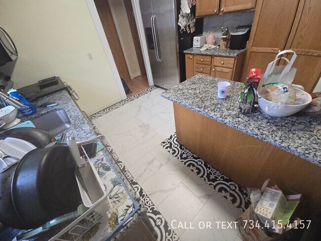 Foto del edificio - 818 Packard St