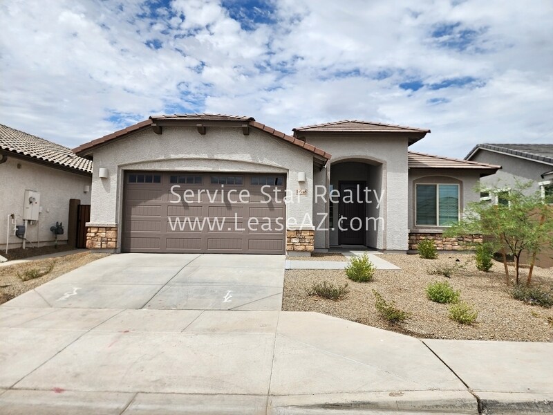 Foto principal - 16938 W Evergreen Rd