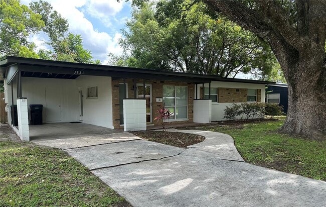 Building Photo - 3721 Surrey Dr