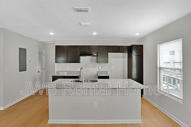Foto del edificio - 1332 Steele St