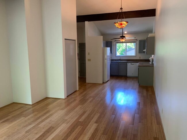Foto del edificio - 2 Bedroom Condo on Country Club Road