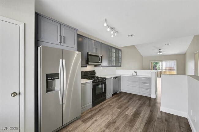 Foto del edificio - 721 Peachy Canyon Cir