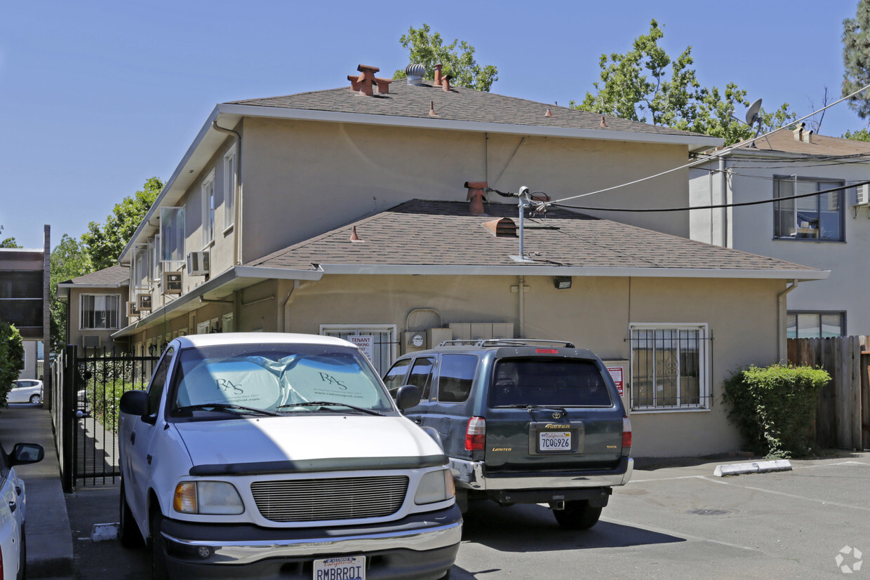 Building Photo - Cambria Apartments