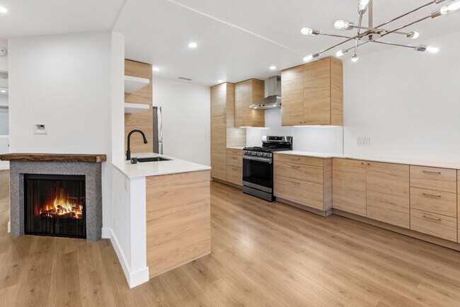 Building Photo - 5302 Cahuenga Blvd