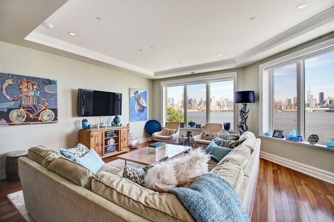 Building Photo - 250 Henley Pl