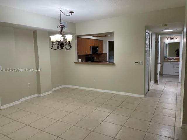 Building Photo - 9340 Fontainebleau Blvd