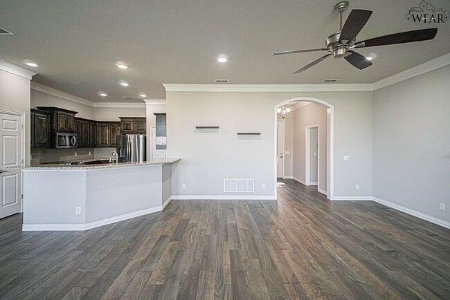 Building Photo - 5007 Southfork Dr