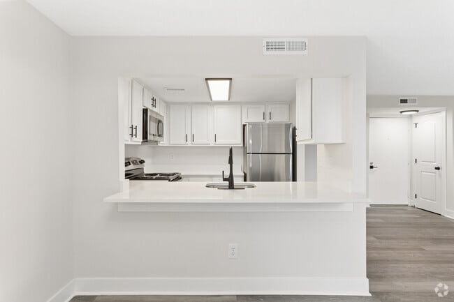 2BR, 1.5BA - 875SF - Kitchen - Bexley Village