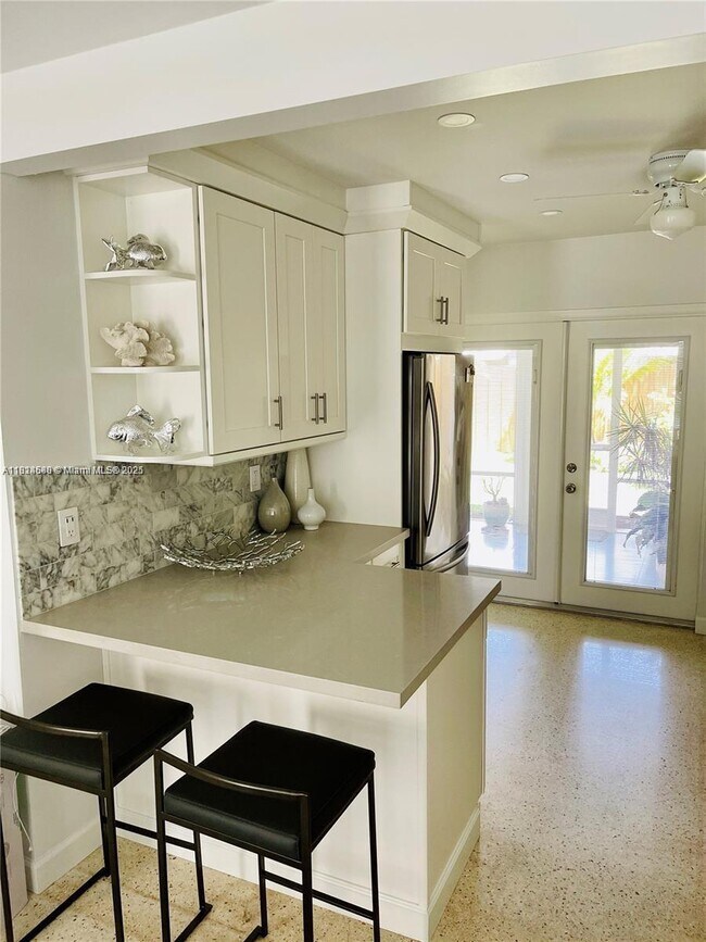 Foto del edificio - 1721 NE 55th St