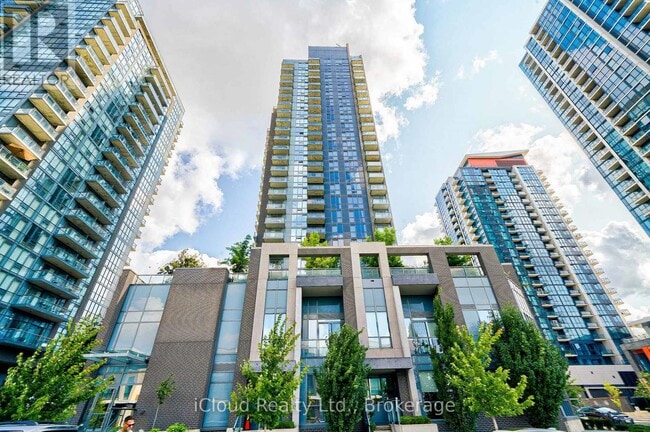 Photo du bâtiment - 5025 Four Springs Ave