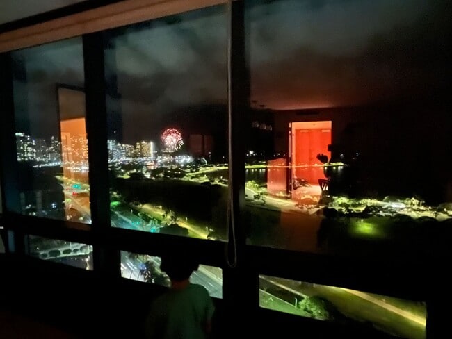 Building Photo - Luxury Unfurnished 2BR/2BA at Nauru Tower (Ala Moana/Kakaako)