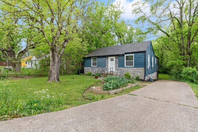 Building Photo - Cozy Renovated Nashville Rental!