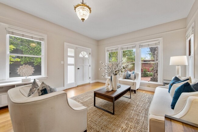 Building Photo - Beautiful Residence in Old Palo Alto With ...