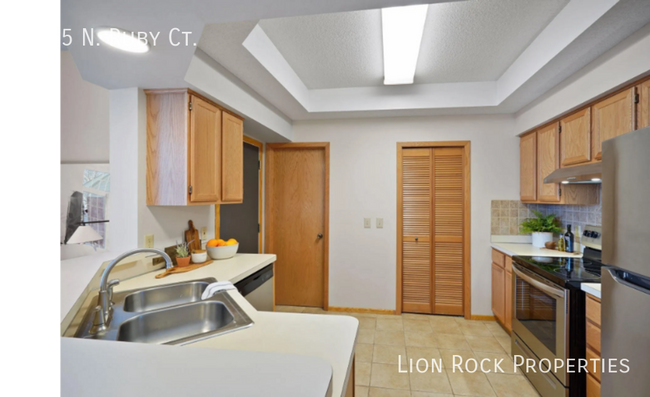 Foto del edificio - Desirable 2-Bedroom Townhome in Eagan, Min...