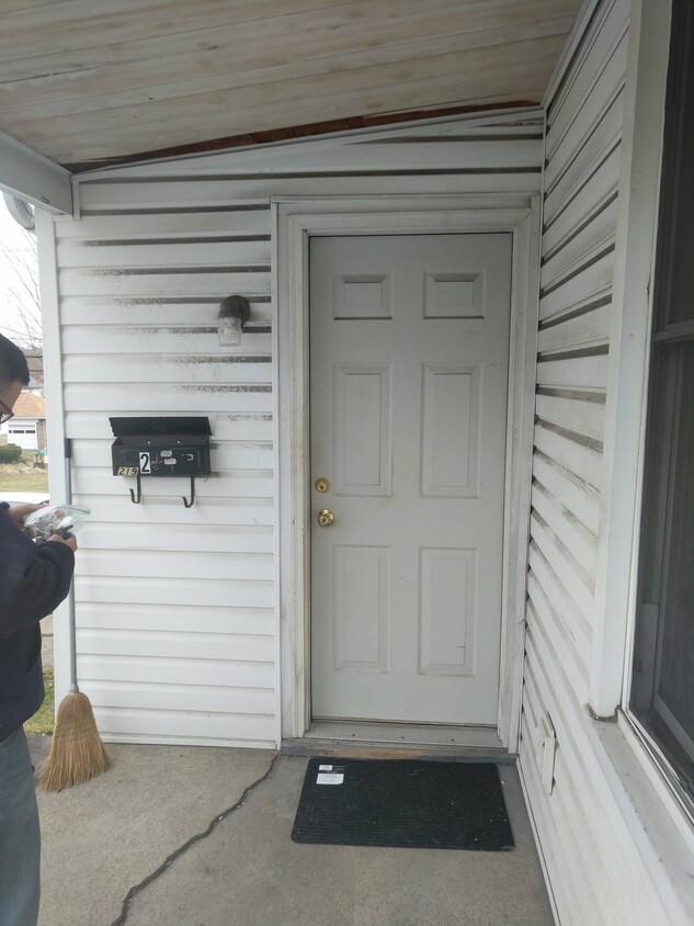 219 Meadow Ave Unit Apt. 2, Charleroi, PA 15022 Room for Rent in