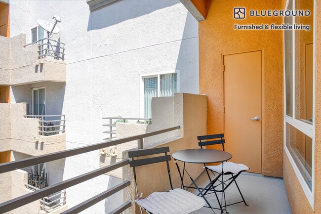 Foto del edificio - 1720 N Fuller Ave