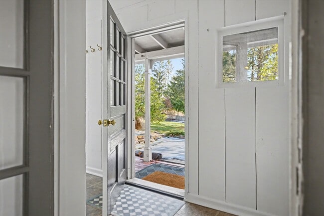 Foto del edificio - 739 Sergeantsville Rd