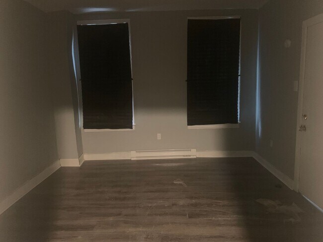 Building Photo - Available Now! 1st Floor 1 Bedroom Apartme...