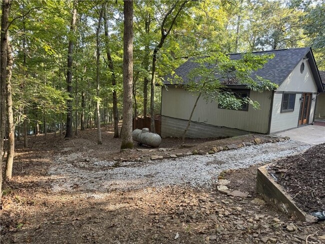 Building Photo - 8984 Falls Hollow Rd