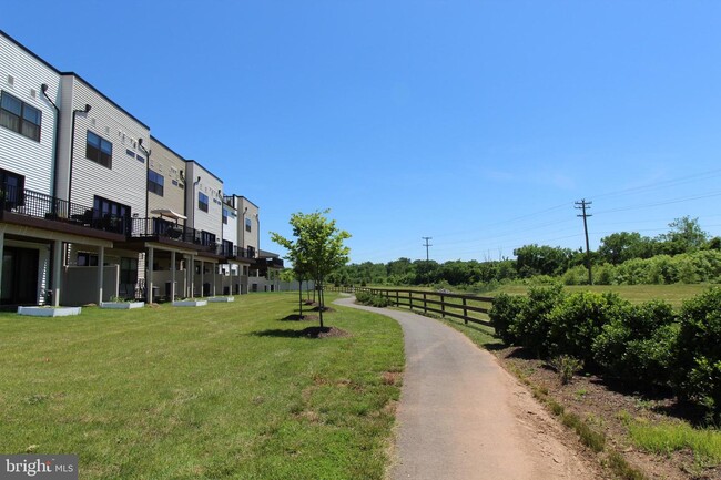 Building Photo - 23547 Hopewell Manor Terrace