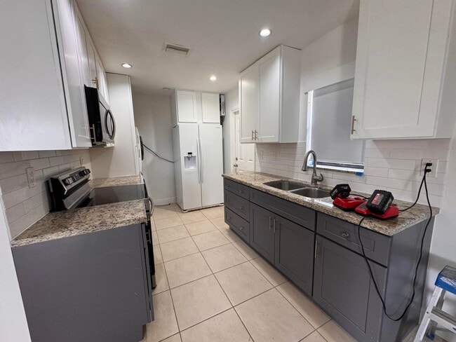 Building Photo - 297 NW 1st Ave