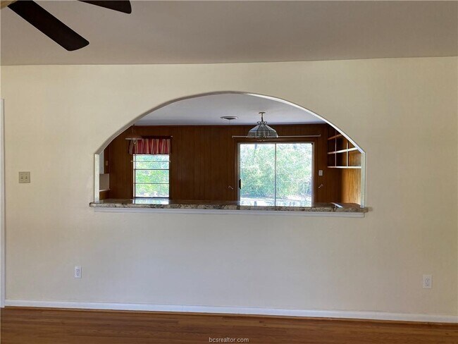 Building Photo - 2405 Wayside Dr