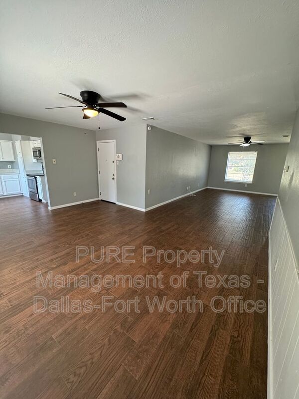 Foto del edificio - 4256 Ambrose Dr