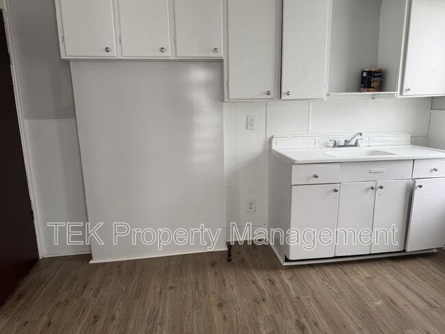 Building Photo - 541-543-543 Remington St