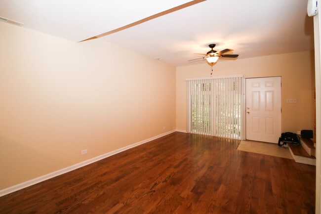 Building Photo - 1011 N La Salle Dr