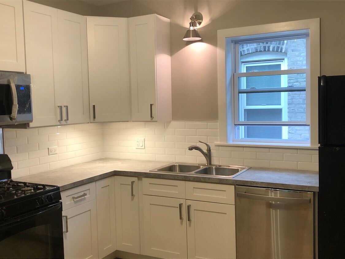 Foto principal - 4954 N Claremont Ave