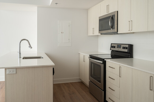 Building Photo - Neuf Cents Apartments for rent