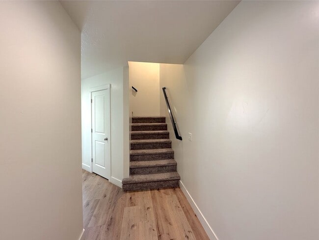 Building Photo - 4 Bed, 2.5 Bath Home with 2 Car Garage