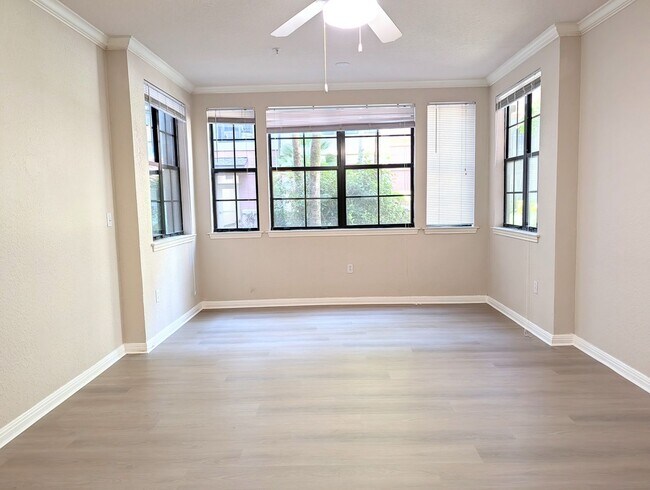 Foto del edificio - Peaceful, quiet & comfortable! New Vinyl Plank flooring & Appliances