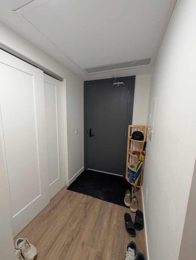 Building Photo - Modern 2 Bedroom Apartment off Beechwood