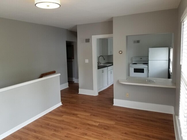 Building Photo - 207 N Ann Arbor St