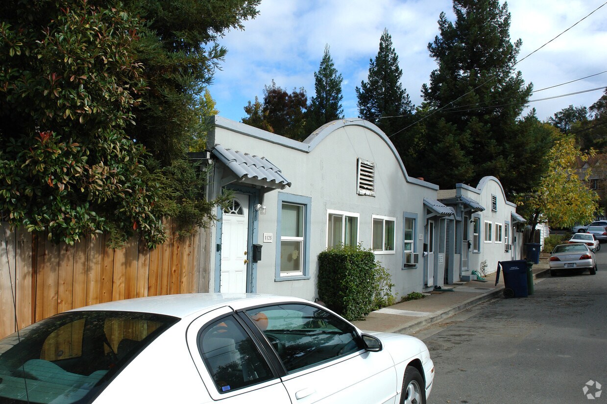 Primary Photo - 1125 Henrietta St