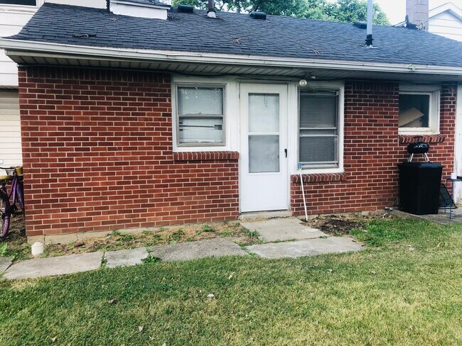 Backyard Entry - 1367 Kirk St