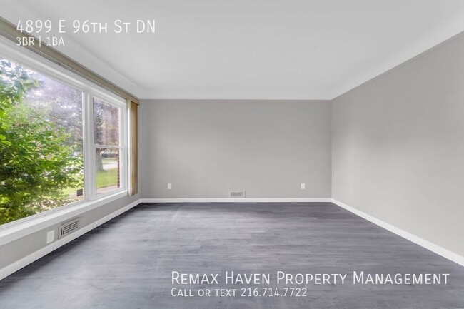 Foto del edificio - 4899 E 96th St DN Garfield Heights  - Spac...