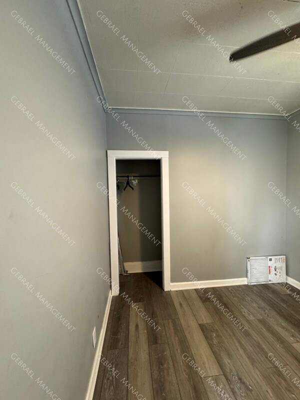 Building Photo - 2516 Bewick St