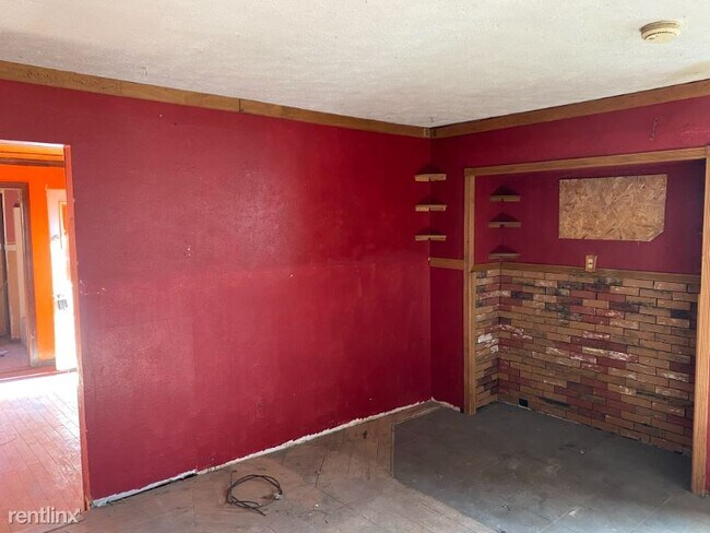Building Photo - 3 br, 1 bath House - 731 Oak St