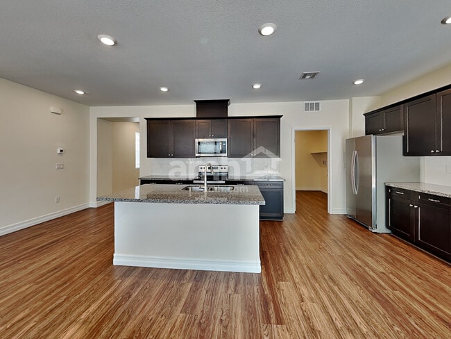 Building Photo - 5855 Petronius St