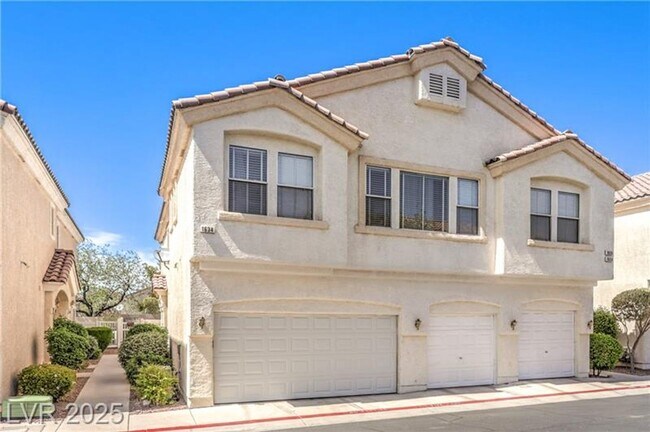 Foto del edificio - Stylish 3-Bedroom Townhouse with Private B...