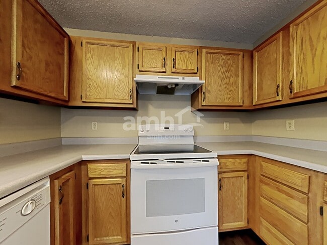 Building Photo - 4016 Fairoaks Dr