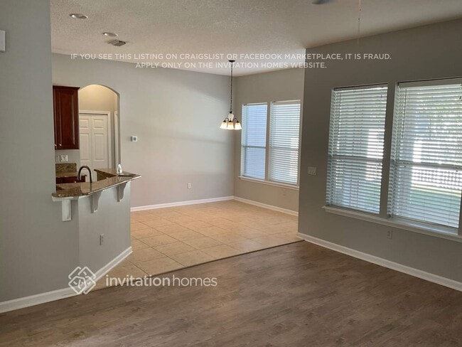 Building Photo - 216 N Hidden Tree Dr