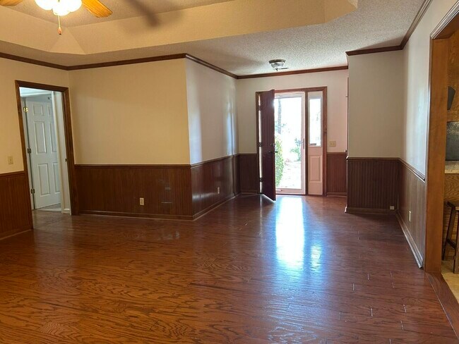 Foto del edificio - 1145 Peppercorn Ln