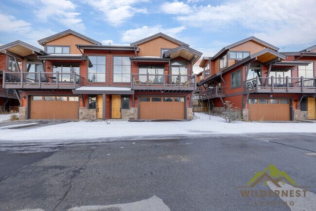 Building Photo - Beautiful Furnished Townhome with infared sauna, finished garage and community amenties