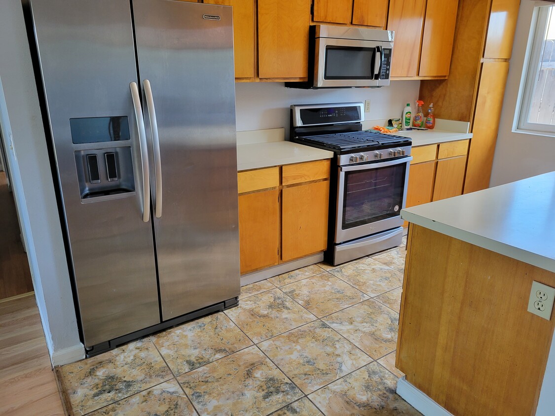 Kitchen - 1279 Granger St