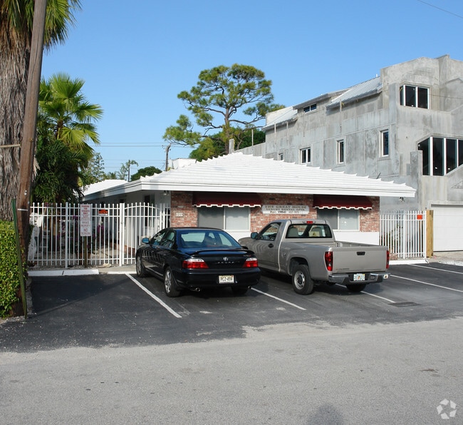 Building Photo - 1219 NE 14th Ave